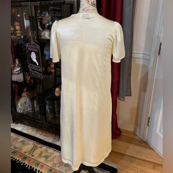 Vintage Vanity Fair 2 Piece Embroidered Vanity Fair Robe & Dress Slip Dress Set - Picture 3 of 10